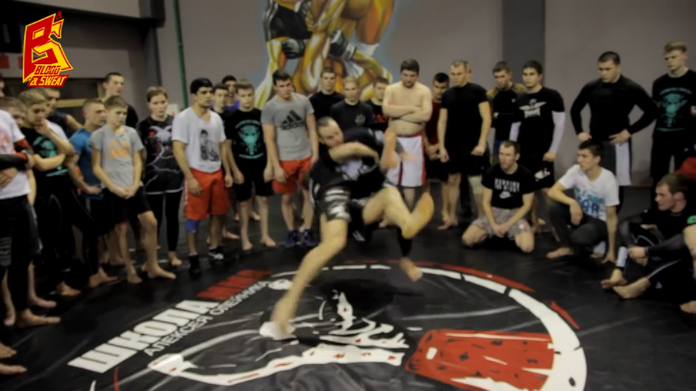 Коронные броски чемпиона М-1 Вячеслава Василевского. Vyacheslav Vasilevsky. Favorite throws. смотреть онлайн