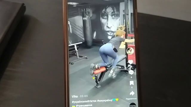 ДЕВУШКА ИЗ ДНЕПРА ПОДПИРАЮЩАЯ СТОЛБ! АККАУНТ В ТИК ТОК ! смотреть онлайн