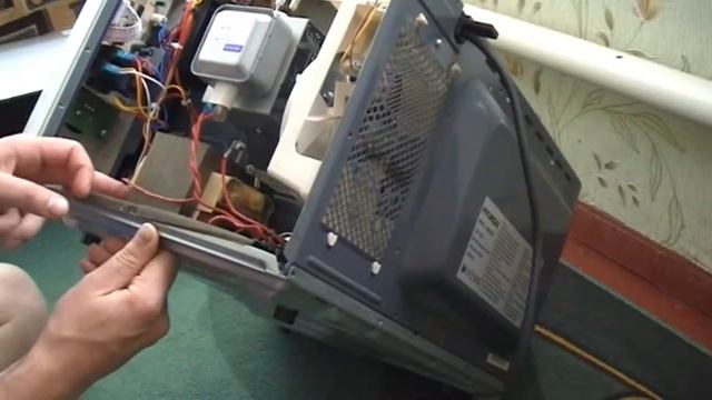 Ремонт мікрохвильової пічки своїми руками. Ремонт микроволновки своими руками. смотреть онлайн