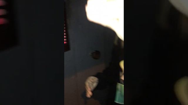 Потом мы побежали, и я упала, и очень сильно подвернула ногу!😭🥺