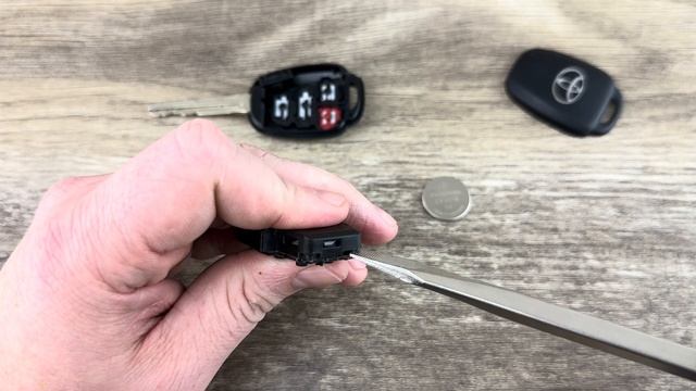 2014 - 2019 Toyota Highlander Key Fob Battery Replacement - How To Change Replace Remote Batteries смотреть онлайн