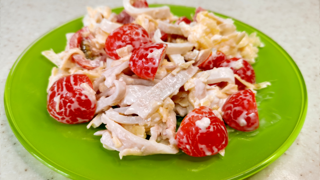 5 минут и салат с кальмарами готов. Секрет приготовления. Вкусный и простой салат за 5 минут. смотреть онлайн