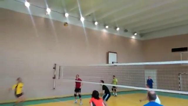 В киеве играют в волейбол любители смотреть онлайн