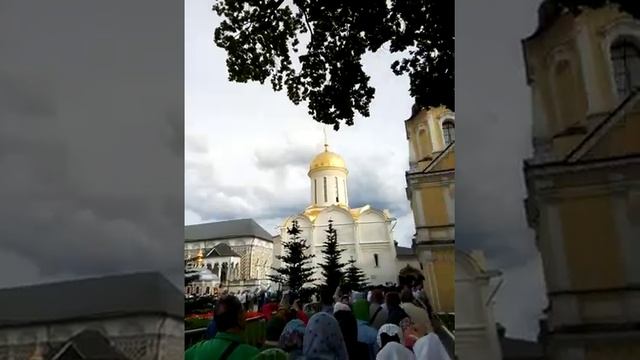 Звонит мощный колокол в Троице-Сергиевой Лавре! 17.07.2022. смотреть онлайн