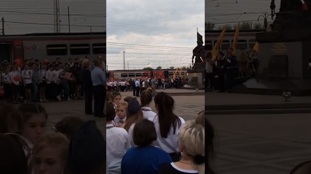 Возложение цветов к пямятнику ВОВ Московский жд вокзал Тула смотреть онлайн