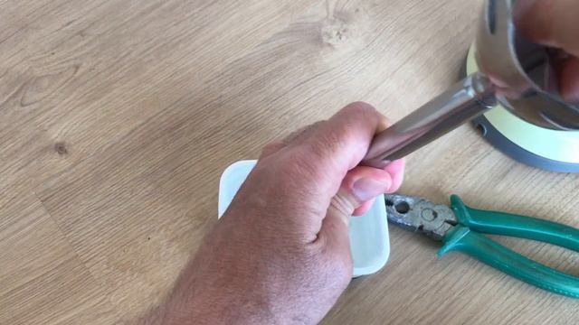 У блендера заклинило насадку - не крутится вал. Как исправить?