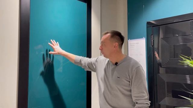 Алюминиевые двери с цветным стеклом смотреть онлайн