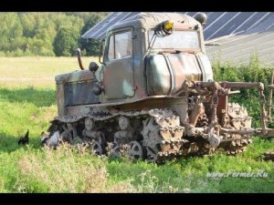 Трактор ДТ-75 и дорога