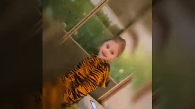 Алиса под песню -Милана На максималках смотреть онлайн