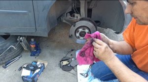 Замена передних тормозных колодок (накладок) audi a4 b6