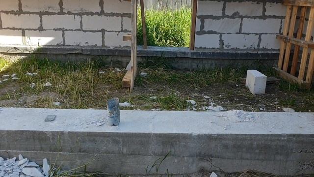 12. Дача с нуля. Фундамент под забор готов.