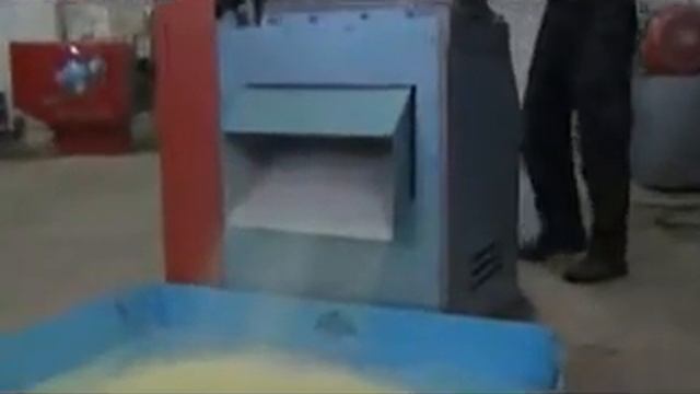 SLP-400 (СЛП-400) дробилка в работе на литниках ПС