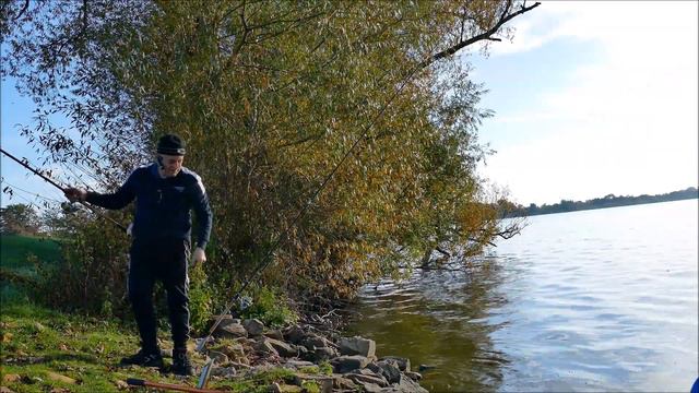 Классная рыбалка на озере Снял на вторую камеру Друзья и гости оцените СНИМАТЬ ЛИ В ТАКОМ ФОРМАТЕ смотреть онлайн