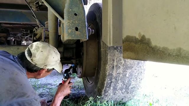 СЕРЫЙ DAF95XF и полуприцеп CHEREAU, замена стремянок, ТО-2 часть-15я. смотреть онлайн