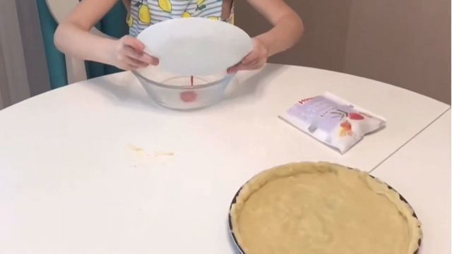 Пирог с малиной из песочного теста