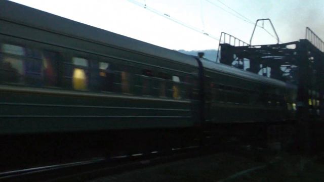 ТЭП70БС с поездом №061 Санкт-Петербург – Кишинев на станции Вырица смотреть онлайн