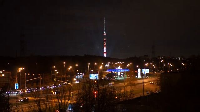 Алтуфьевской шоссе и изменяющаяся подсветка Останкинской телебашни (вид из люкса гостиницы Алтай) смотреть онлайн