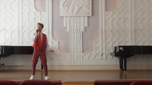 Илья  Лобанов  Стильный  оранжевый  галстук   2024 г.