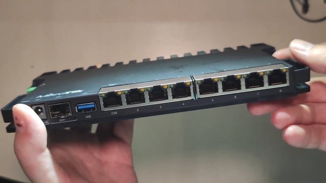 Unboxing and overview of MikroTik RB5009 (RB5009UG+S+IN) + K-79 mounting kit смотреть онлайн