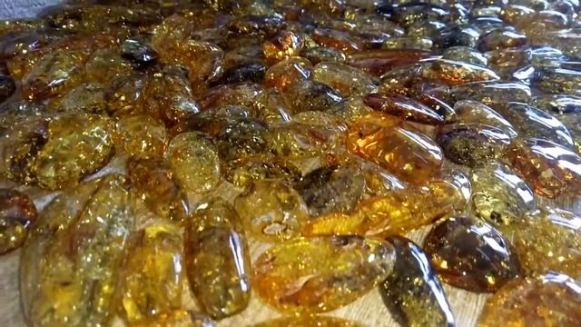 янтарь полированный красивый янтарь