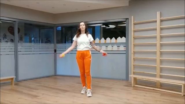 Как научить ребёнка прыгать на скакалке.Физкультура на карантине. смотреть онлайн