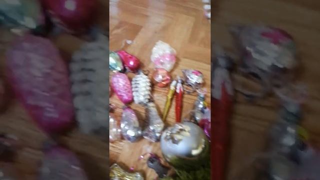 Нашли старые, ёлочные игрушки на чердаке своего дома. Принадлежали моё бабушке. Распаковка. смотреть онлайн