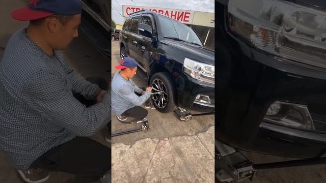 Как стоковый LC200 превратить в БРУТАЛЬНЫЙ LAND CRUISER 200. смотреть онлайн