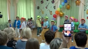 002 Мал по малу привыкал