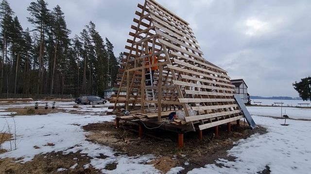 Hачинаем строить треугольный  А-FRAME .Мы строим базу отдыха своими руками.Jūras ērglis.