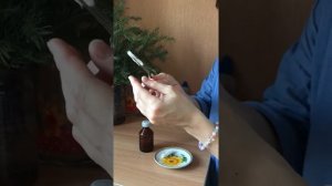 Делаем ватные турундочки в нос.