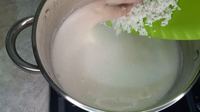 Сладкая рисовая каша на молоке. Дети её просто обожают! смотреть онлайн