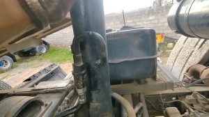 Причина не поднимает кузов.