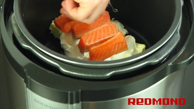 Лососина по-царски в мультиварке Redmond RMC-M4504 смотреть онлайн