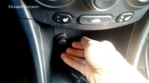 Как подключить флешку в машине?