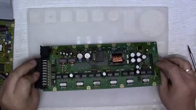 Ремонт усилителя BMW Logic Часть 1 (Repair of amplifier BMW Logic part 1) смотреть онлайн