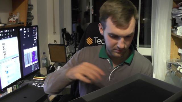 ASUS Zenbook UX302 ultrabook kicsomagoló videó | Tech2.hu смотреть онлайн