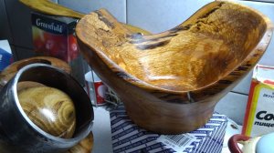 Обечайка для крепления деревянной заготовки в токарном патроне. Ну и то что удалось выточить.