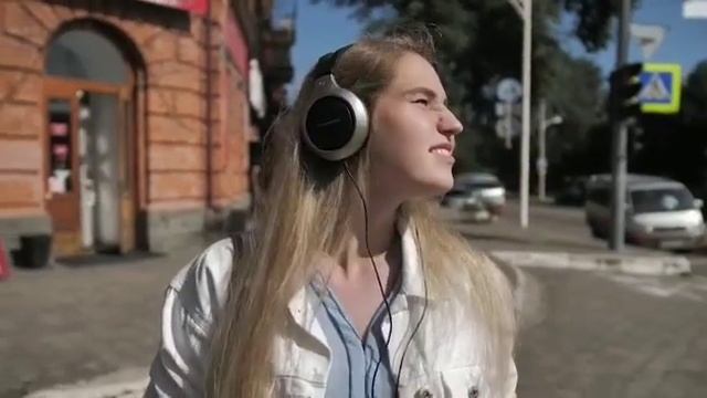 Пешеход, сними наушники смотреть онлайн