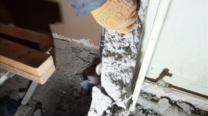 Бесшумный демонтаж сантехнической кабины своими руками