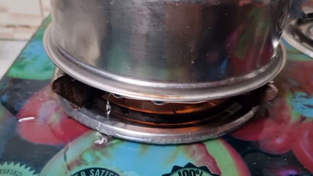 फंसे हुए बर्तन को कैसे निकालें | How To Remove A Plate Stuck In A pot | How To Free Stuck Utensils смотреть онлайн