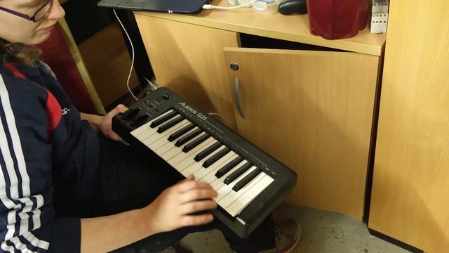 Midi Keyboard playing through the Floppy Drive Octet смотреть онлайн