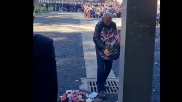 возложение цветов у мемориала "Стена расстрелянных" г.Аррас, Франция, 25/09/2022 смотреть онлайн