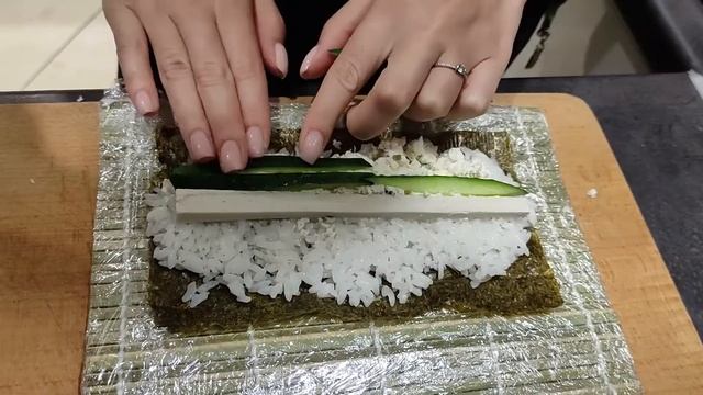 РОЛЛЫ С КРАБОВЫМИ ПАЛОЧКАМИ | La Cook