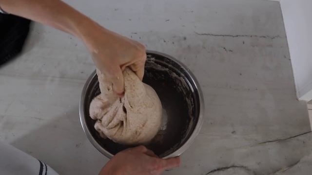 How to Make HEALTHY Sourdough Bread (Lots of Whole Wheat!) смотреть онлайн