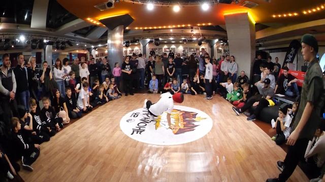 Bboy Сын Марса Vs Bboy Движ'ok - брейкданс батлы AUTUMN WARS