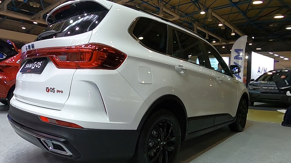 7-местный кроссовер SWM G05 Pro российской сборки. 