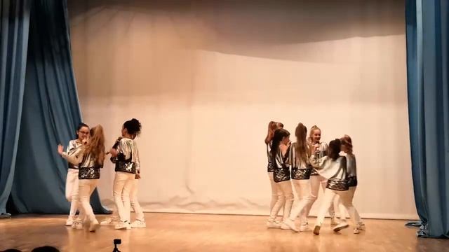 У дороги чибис. Исп. Шоу-группа "Два кота", г. Челябинск смотреть онлайн