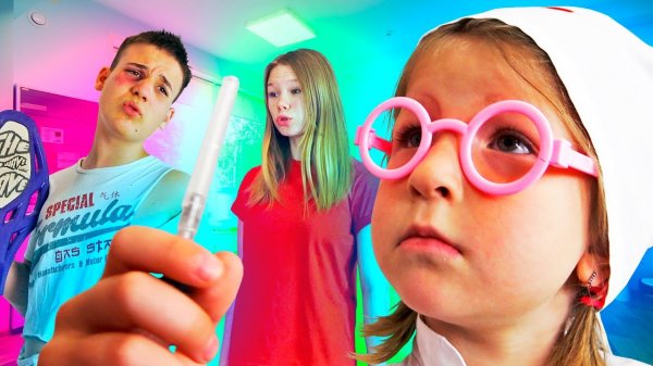 Саша притворяется доктором и лечит пациентов в больнице