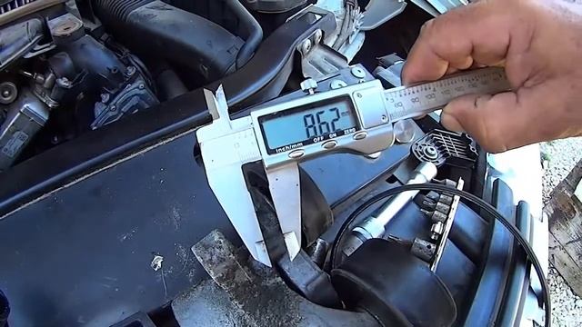 How to replace the alternator belt and roller tensioner on a BMW X3 F25 смотреть онлайн