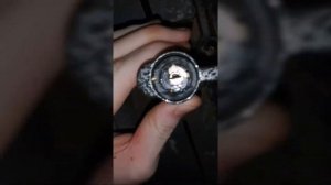 Как вскрыть дисковый навесной замок отвёрткой? Как попасть на крышу